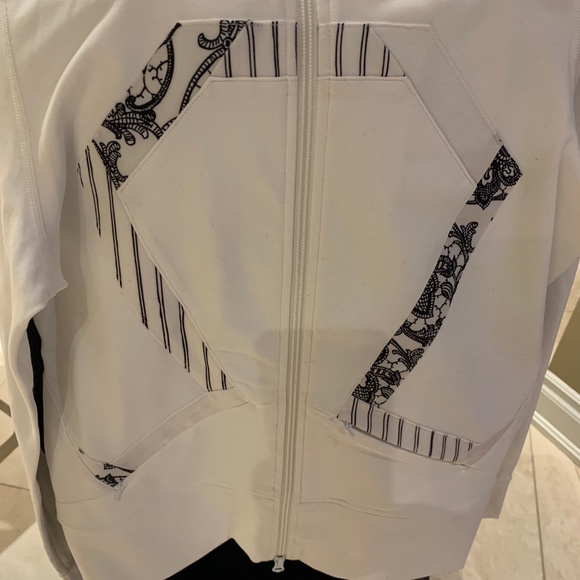 Lululemon Origami Stride Jacket, Size 6, White and Black (SE) - Picture 11 of 12